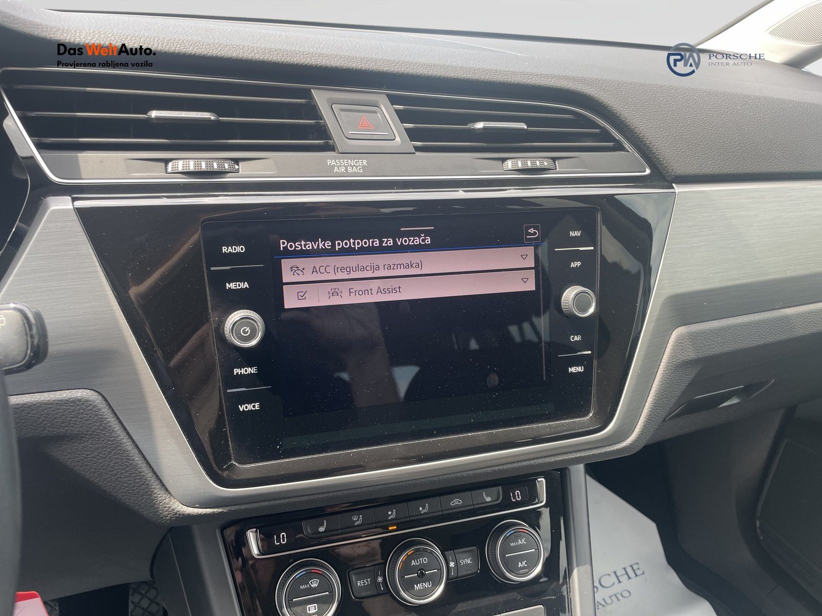 2022 Volkswagen Touran R-Line — fotografija 16