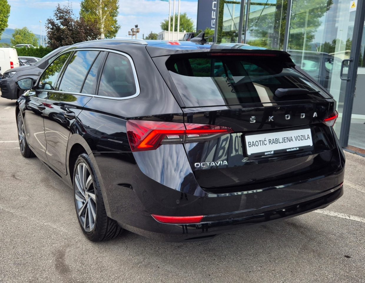 2020 Škoda Octavia Combi — fotografija 5