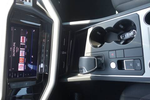 2021 Volkswagen Touareg — sličica 10