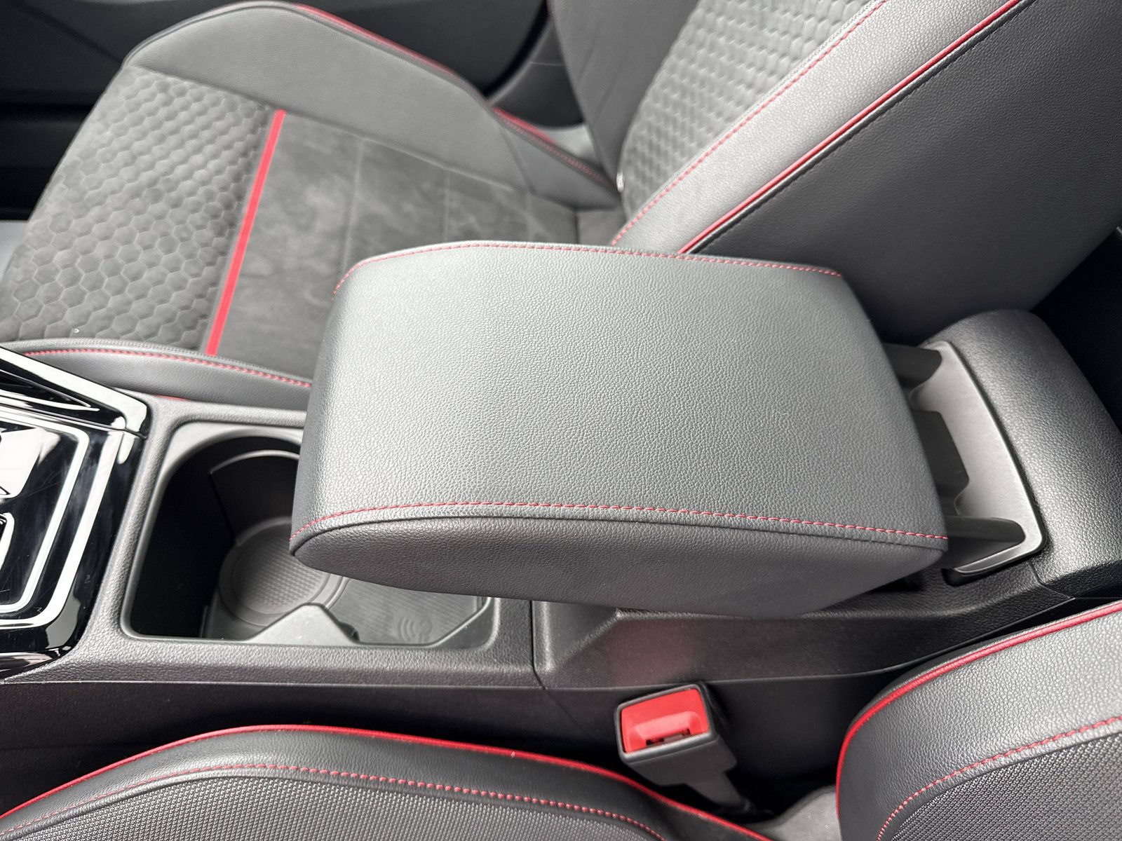 2024 Volkswagen Golf — fotografija 23