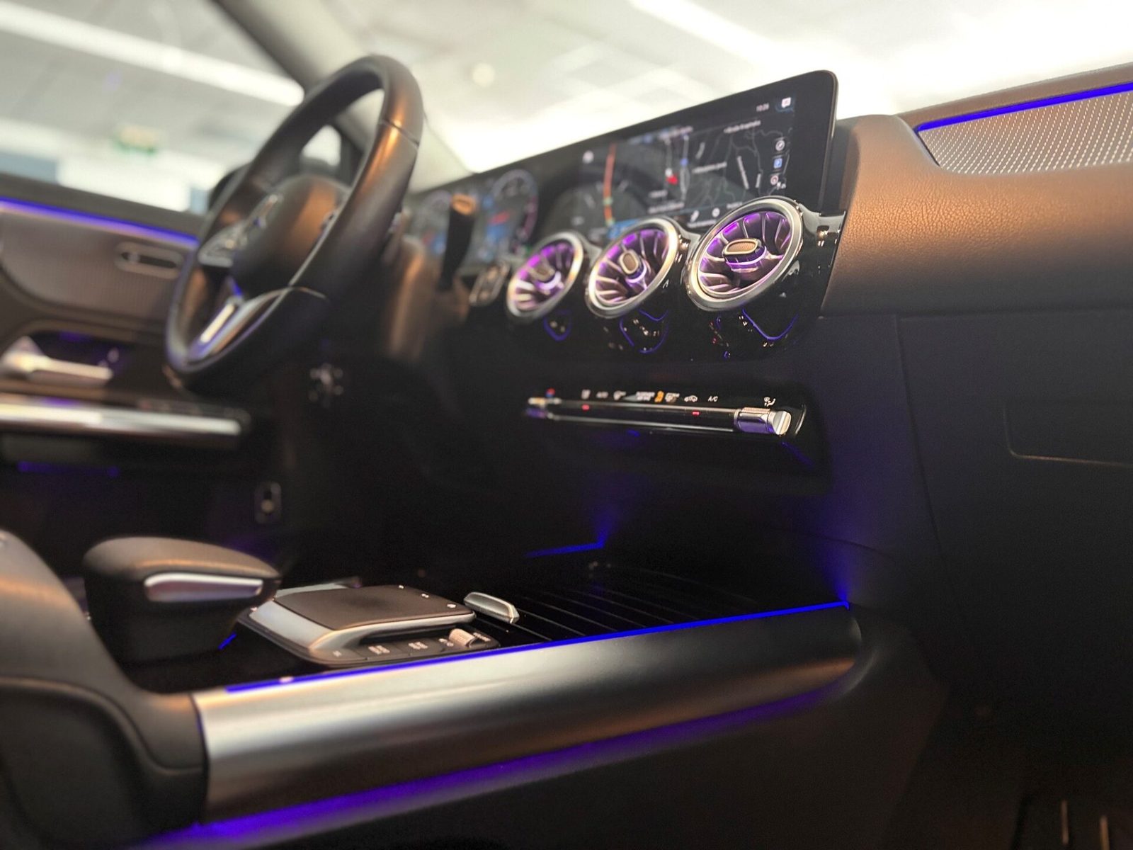 2021 Mercedes-Benz GLA — fotografija 12