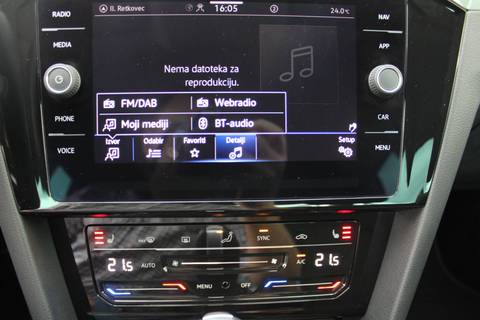 2022 Volkswagen Passat — sličica 21