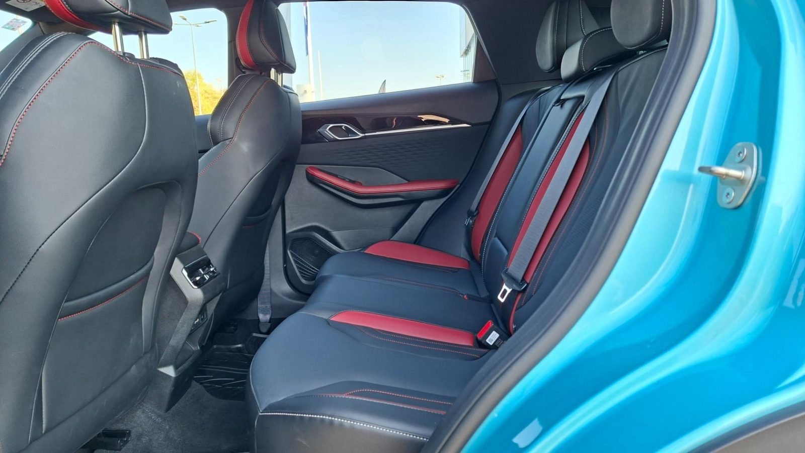 2025 Geely Coolray — fotografija 4