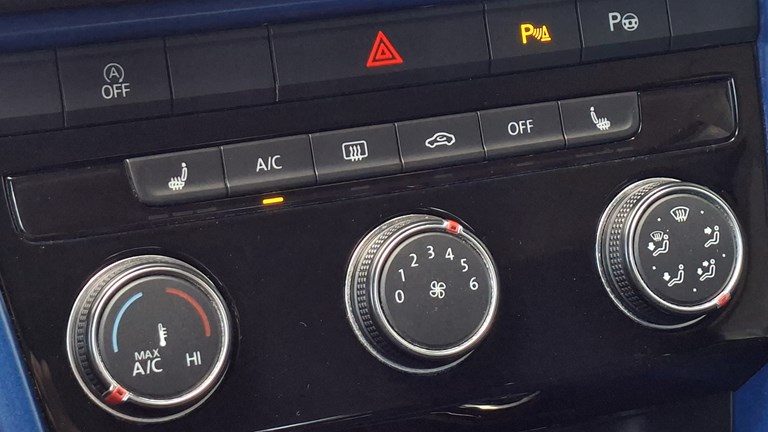 2019 Volkswagen T-Roc — fotografija 14