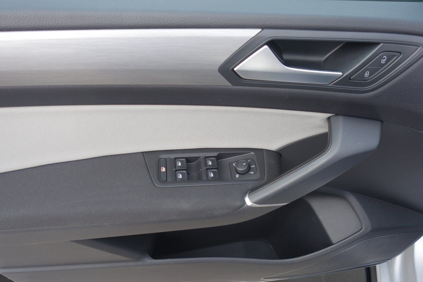 2024 Volkswagen Touran R-Line — fotografija 16