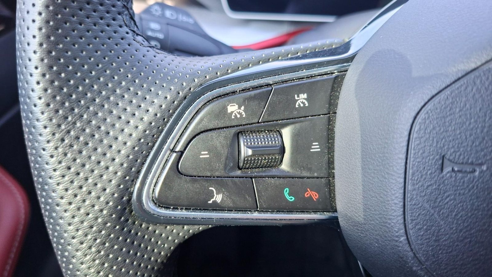 2025 Geely Coolray — fotografija 12