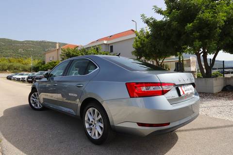 2021 Škoda Superb — sličica 17