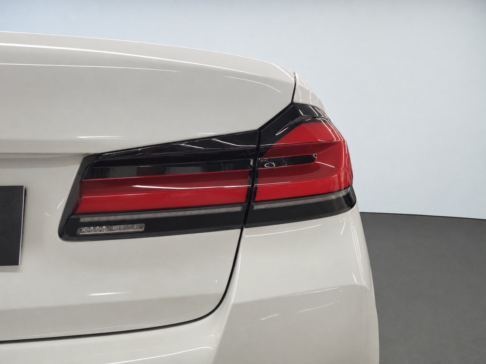 2021 BMW Serija 5 — fotografija 13