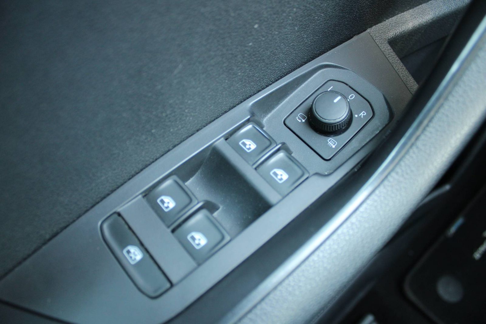 2023 Škoda Karoq — fotografija 14