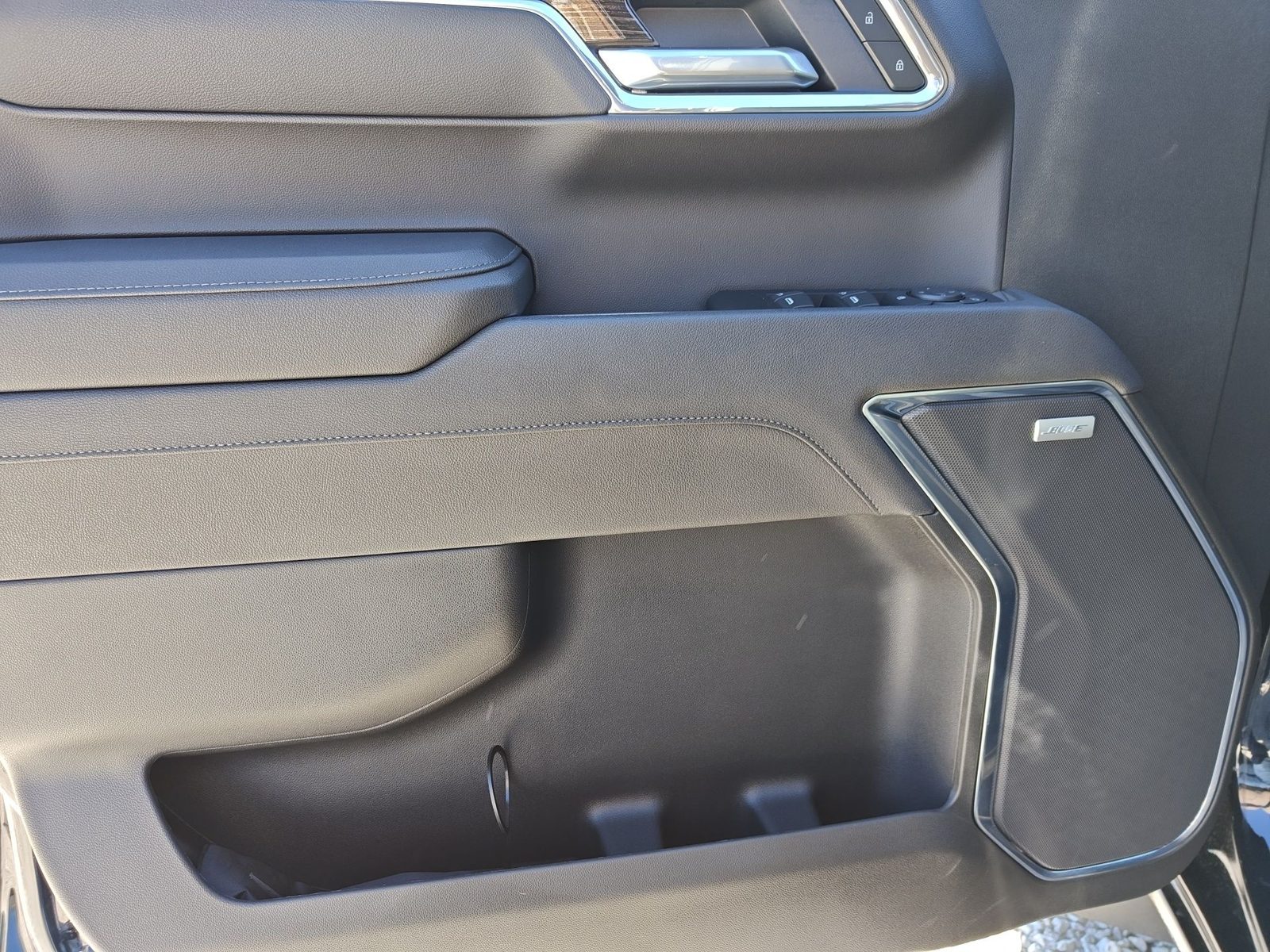 2025 GMC Sierra — fotografija 15