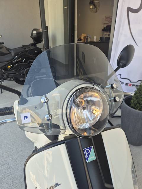 2011 Piaggio Vespa 300 — sličica 2