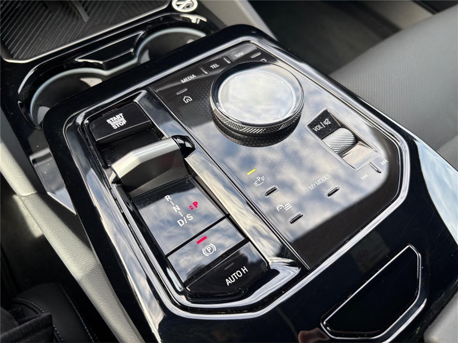 2023 BMW Serija 5 — fotografija 15
