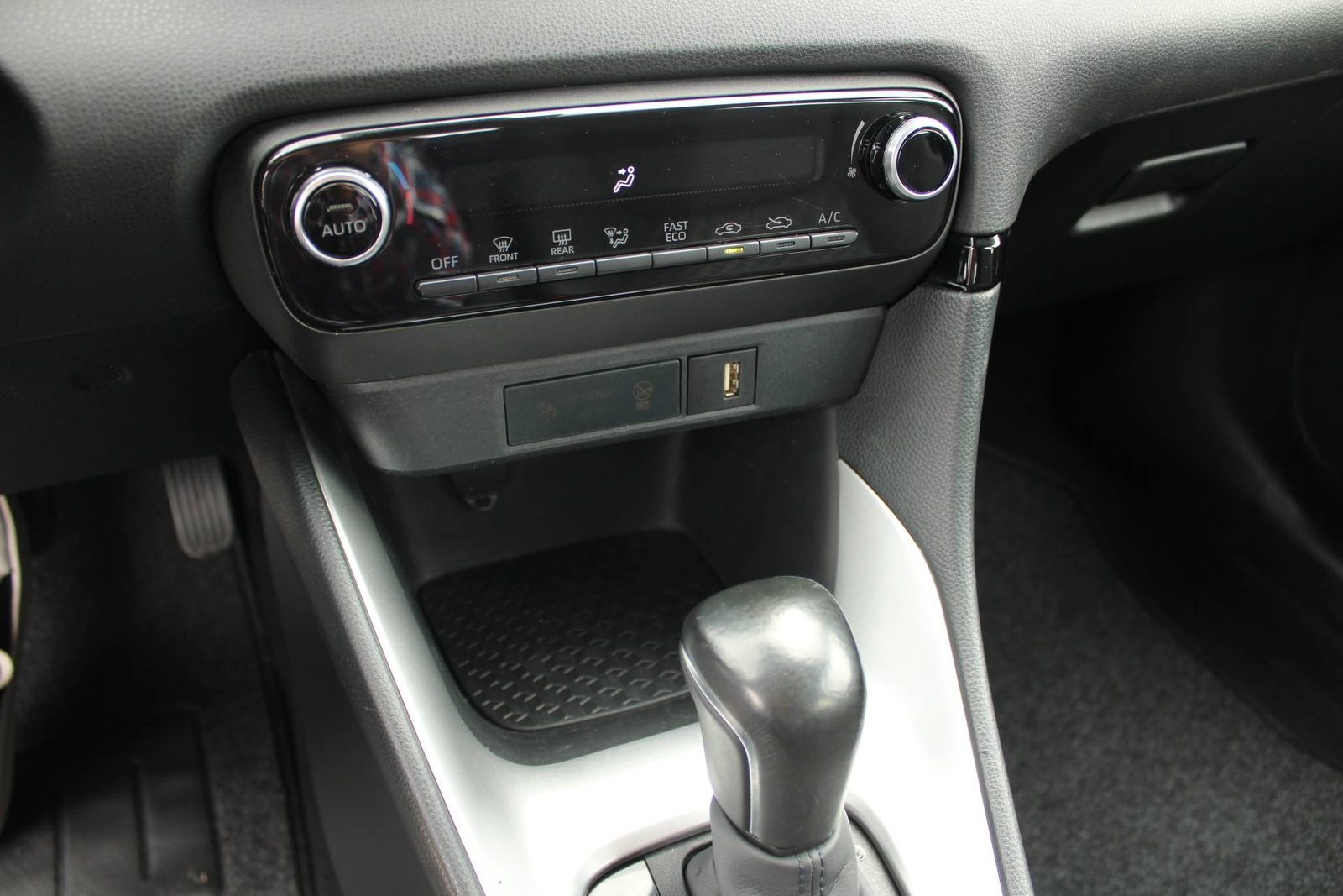2024 Toyota Yaris — fotografija 18