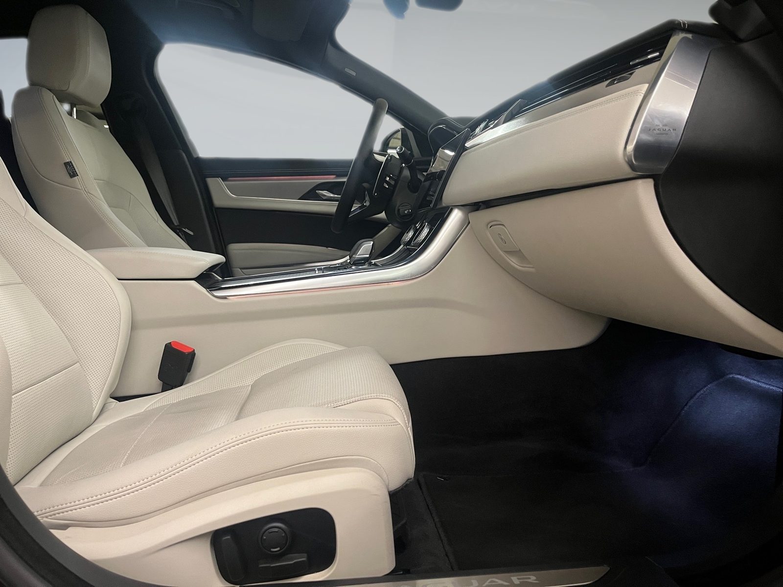 2023 Jaguar XF — fotografija 9