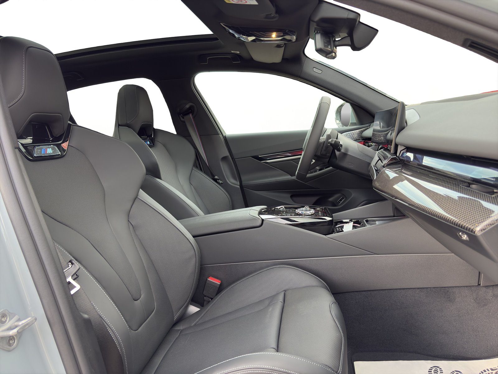 2025 BMW Serija 5 — fotografija 16