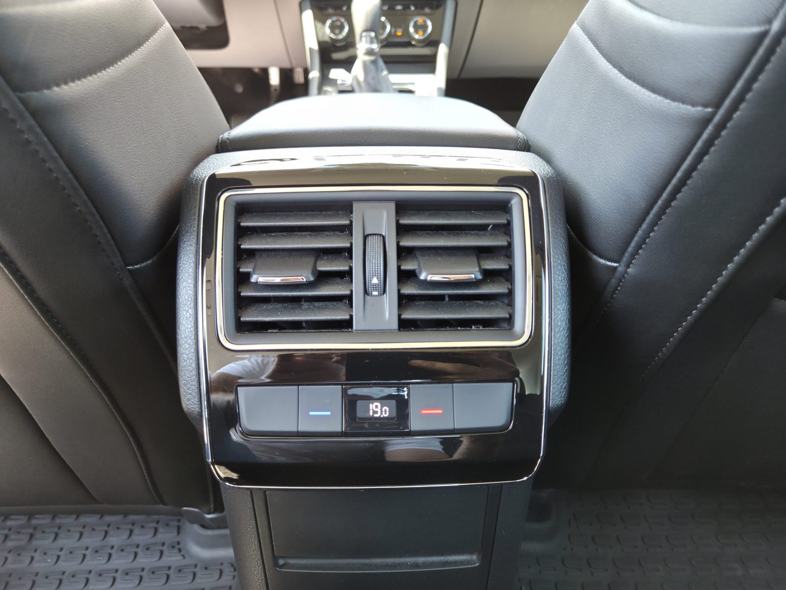 2023 Škoda Superb — fotografija 8