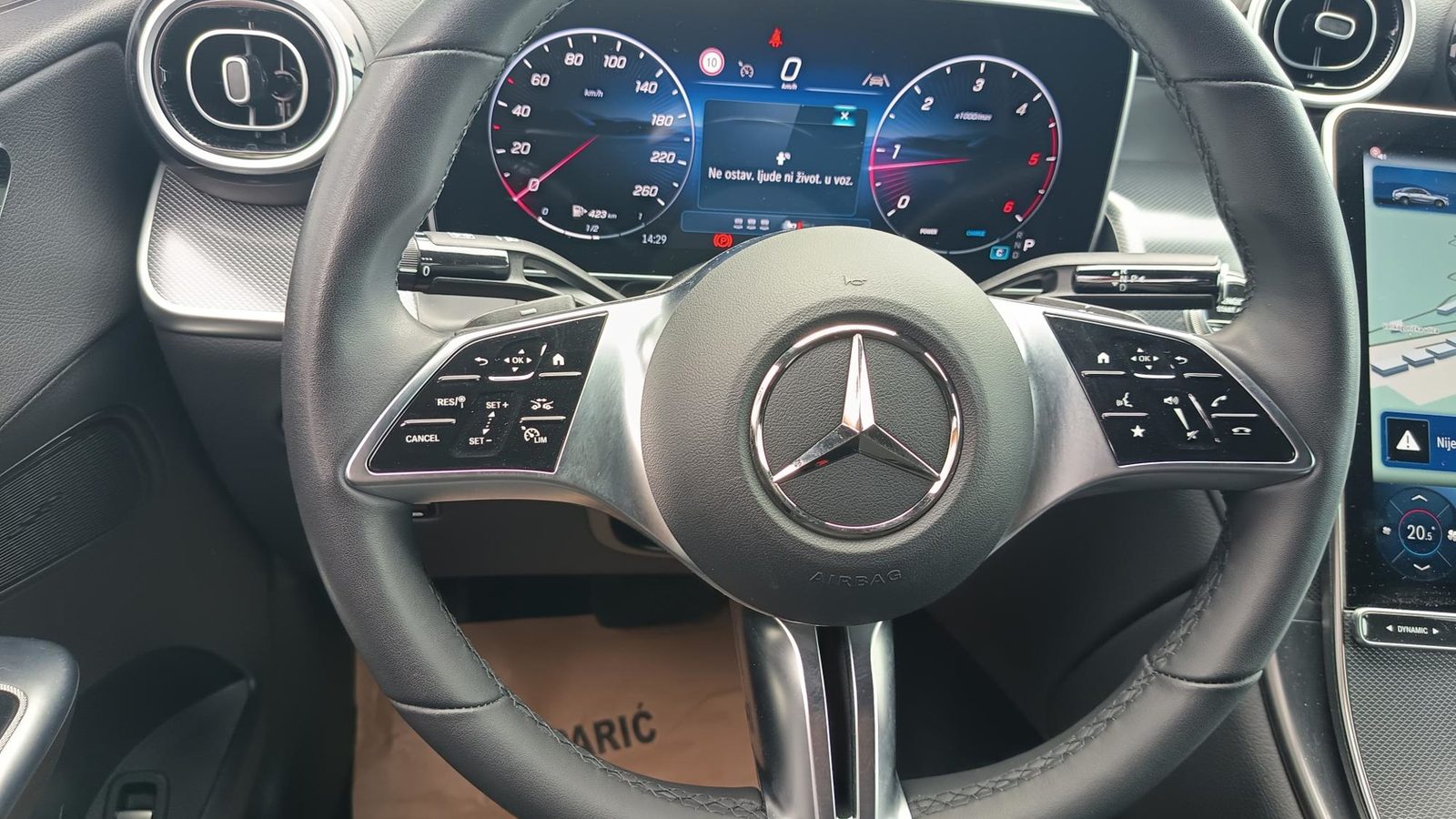 2025 Mercedes-Benz GLC Avantgarde — fotografija 13