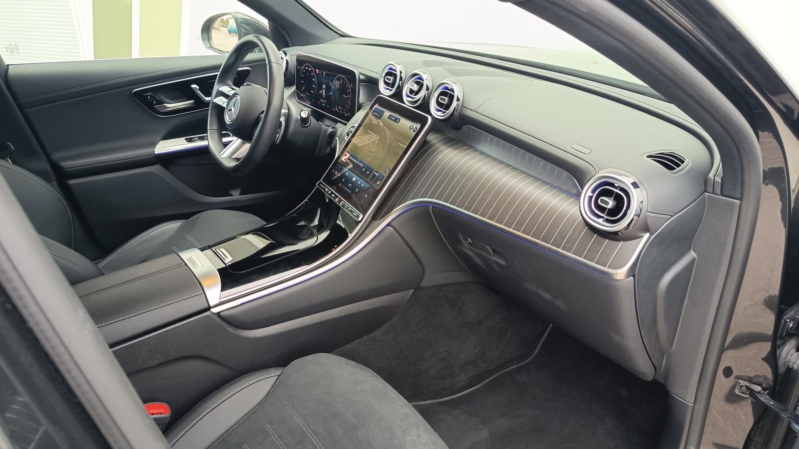 2025 Mercedes-Benz GLC — fotografija 13