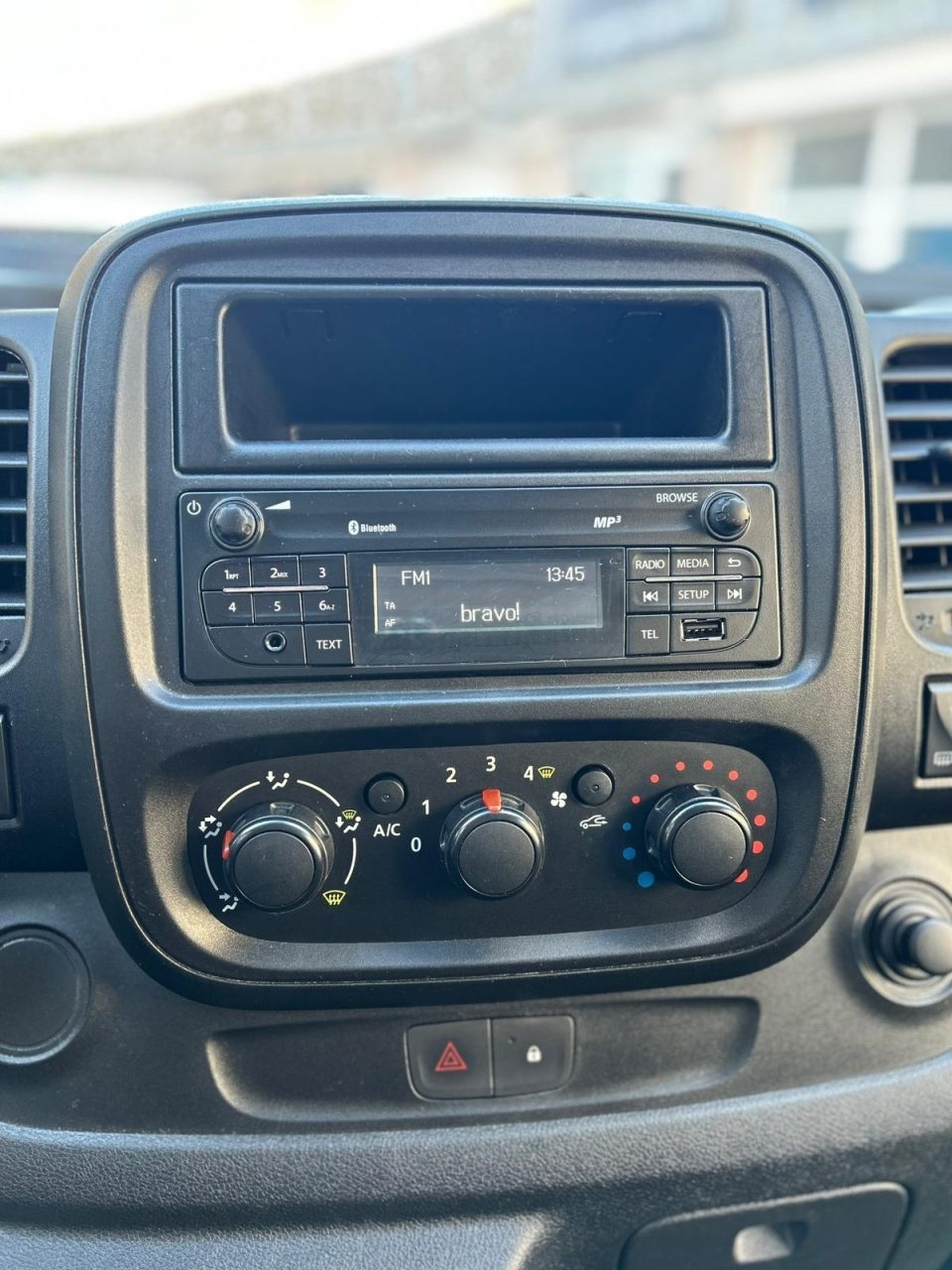 2017 Renault Trafic — fotografija 11