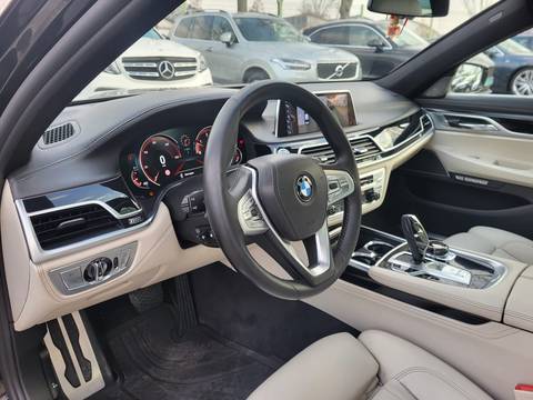2016 BMW Serija 7 — sličica 12