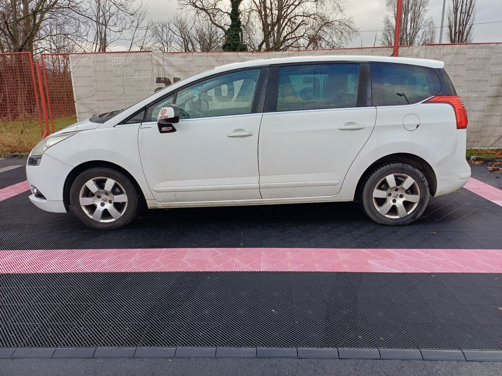 2013 Peugeot 5008 — fotografija 4