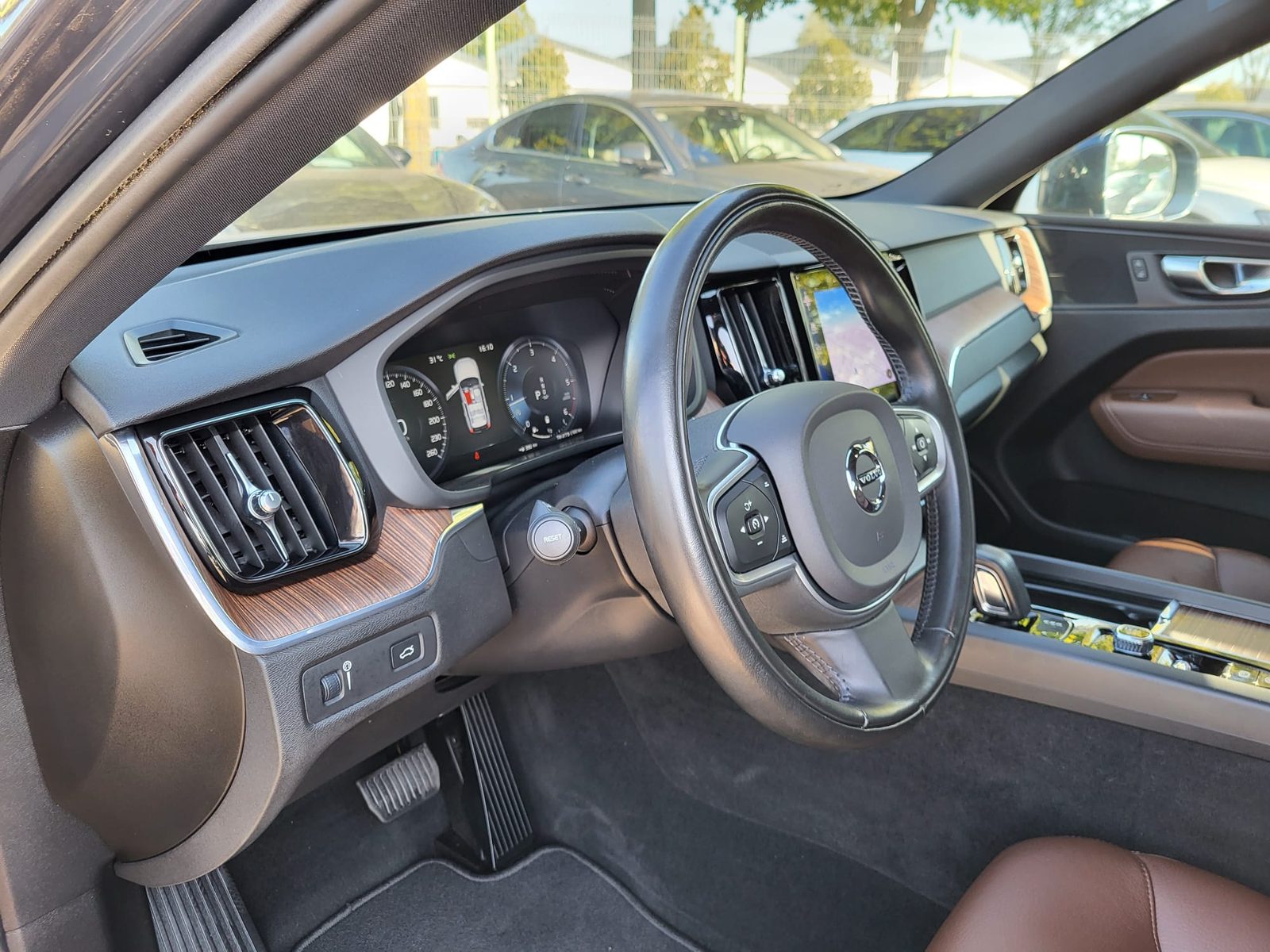 2020 Volvo XC60 R-Design — fotografija 10