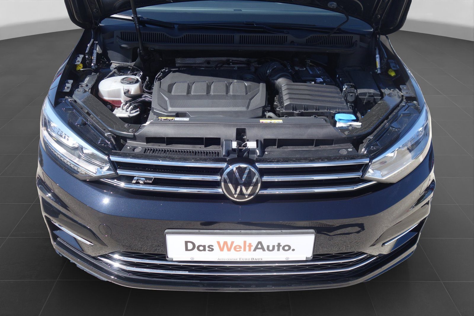 2023 Volkswagen Touran R-Line — fotografija 17