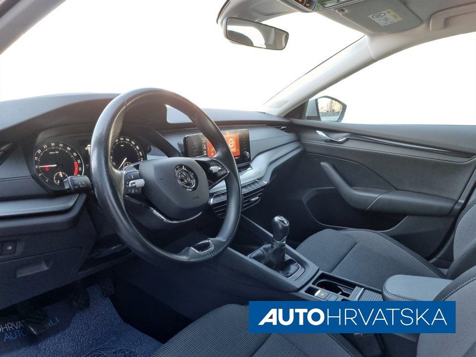 2021 Škoda Octavia — fotografija 11