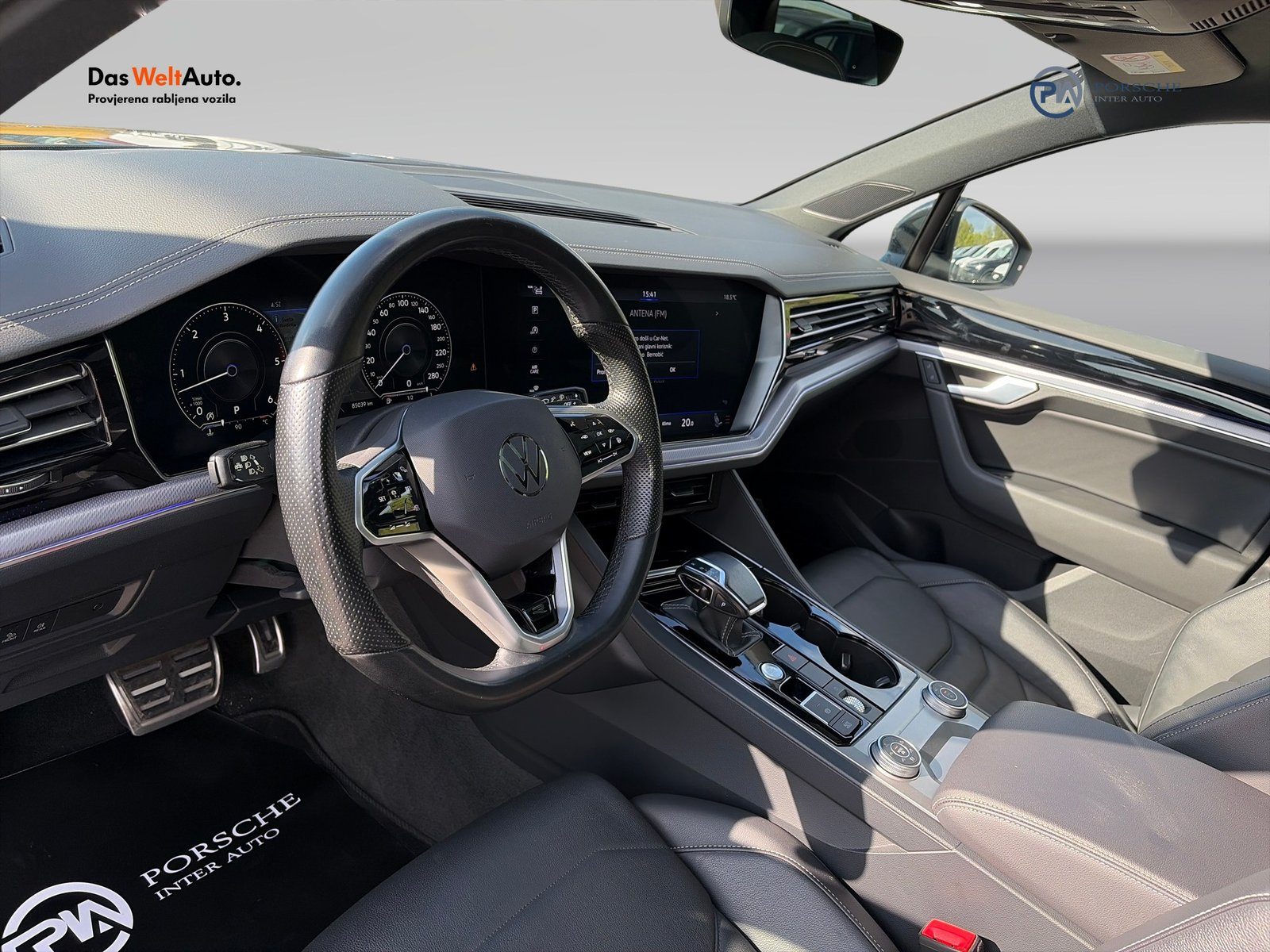 2023 Volkswagen Touareg R-Line — fotografija 11