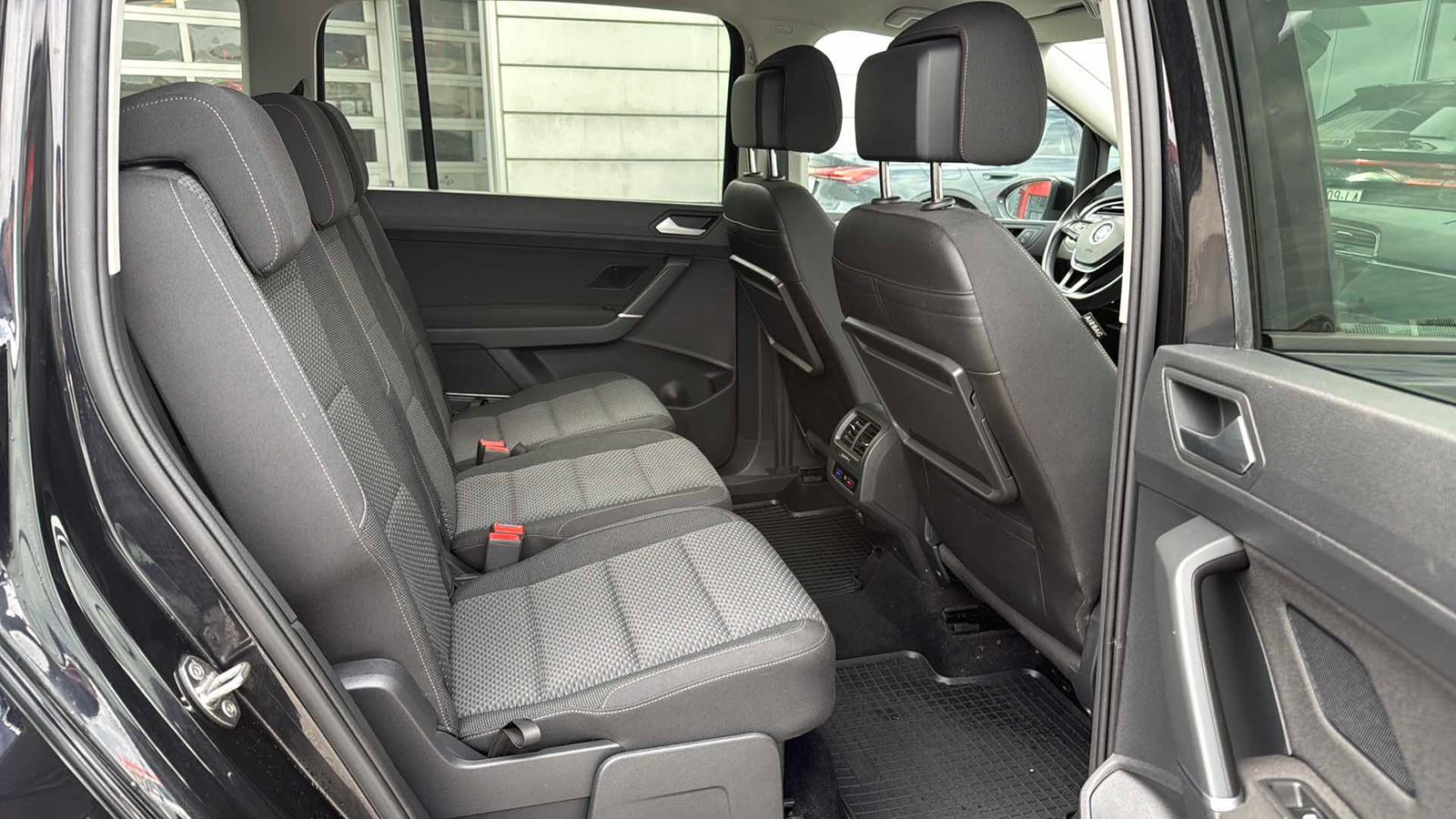 2022 Volkswagen Touran — fotografija 10