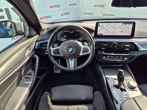 2020 BMW Serija 5 M Sport — sličica 17