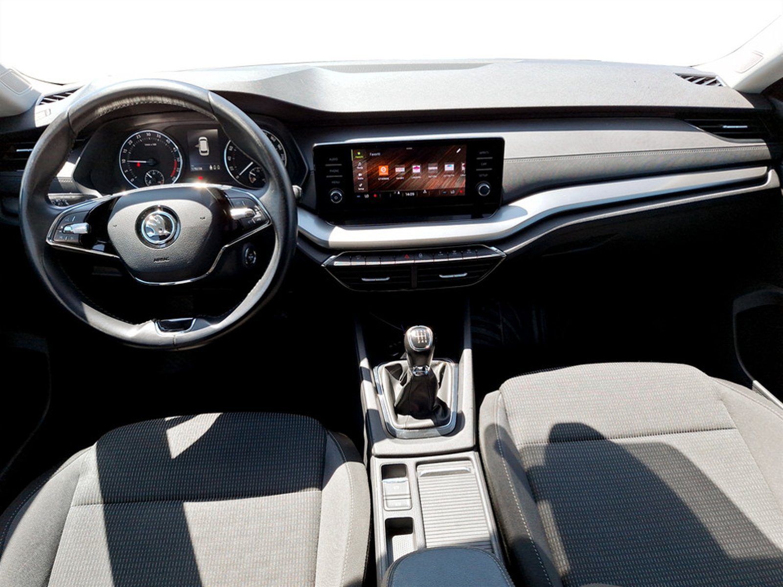 2021 Škoda Octavia Combi — fotografija 10