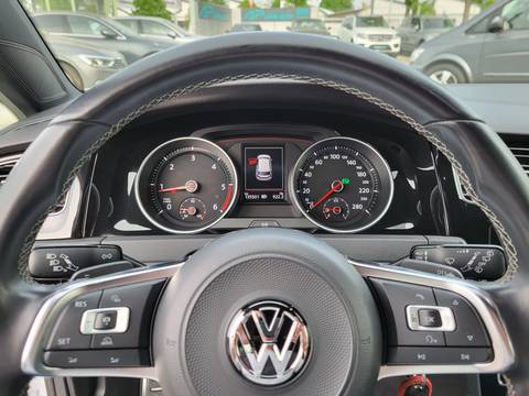 2017 Volkswagen Golf VII — sličica 12