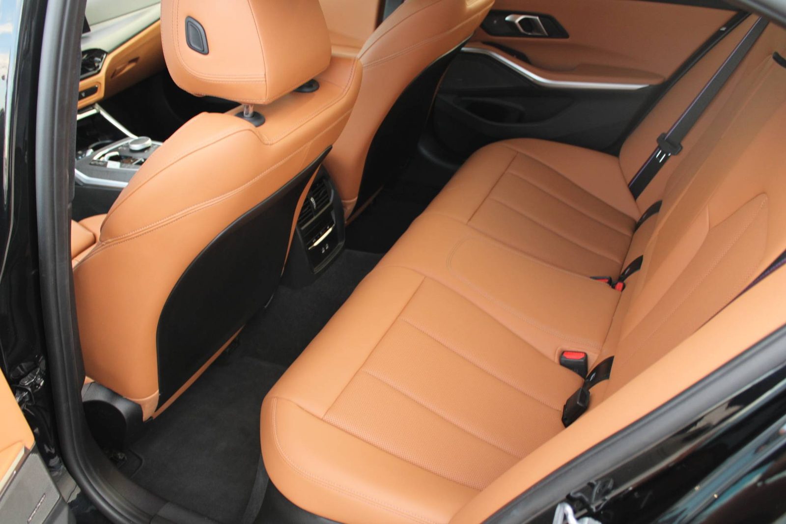 2025 BMW Serija 3 — fotografija 12