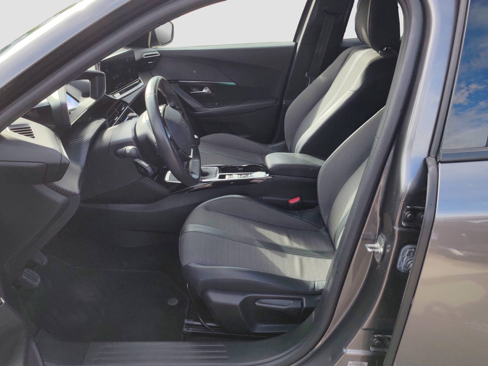 2023 Peugeot 2008 — fotografija 12