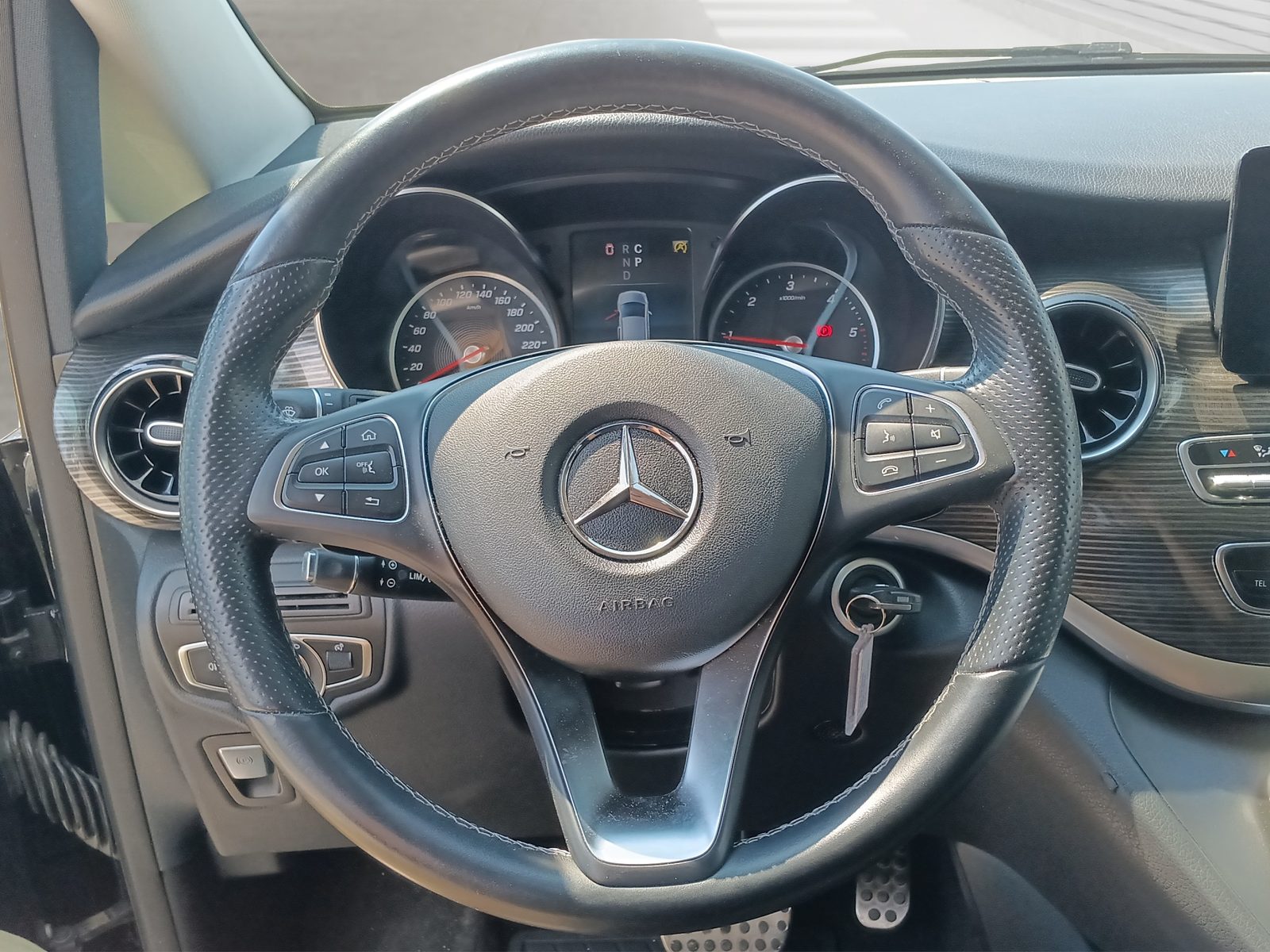 2023 Mercedes-Benz V-klasa — fotografija 11