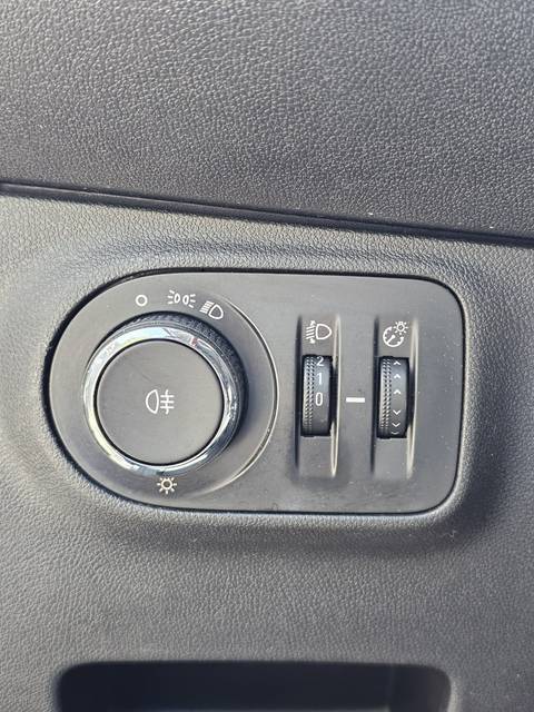 2015 Opel Corsa — sličica 17