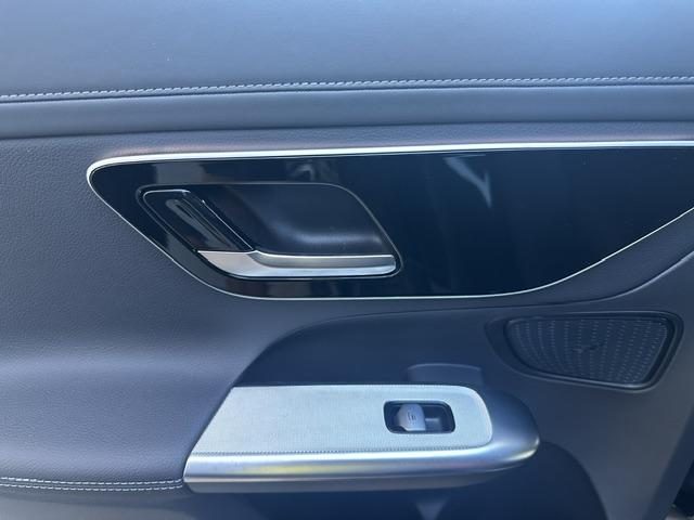 2023 Mercedes-Benz GLC — fotografija 28