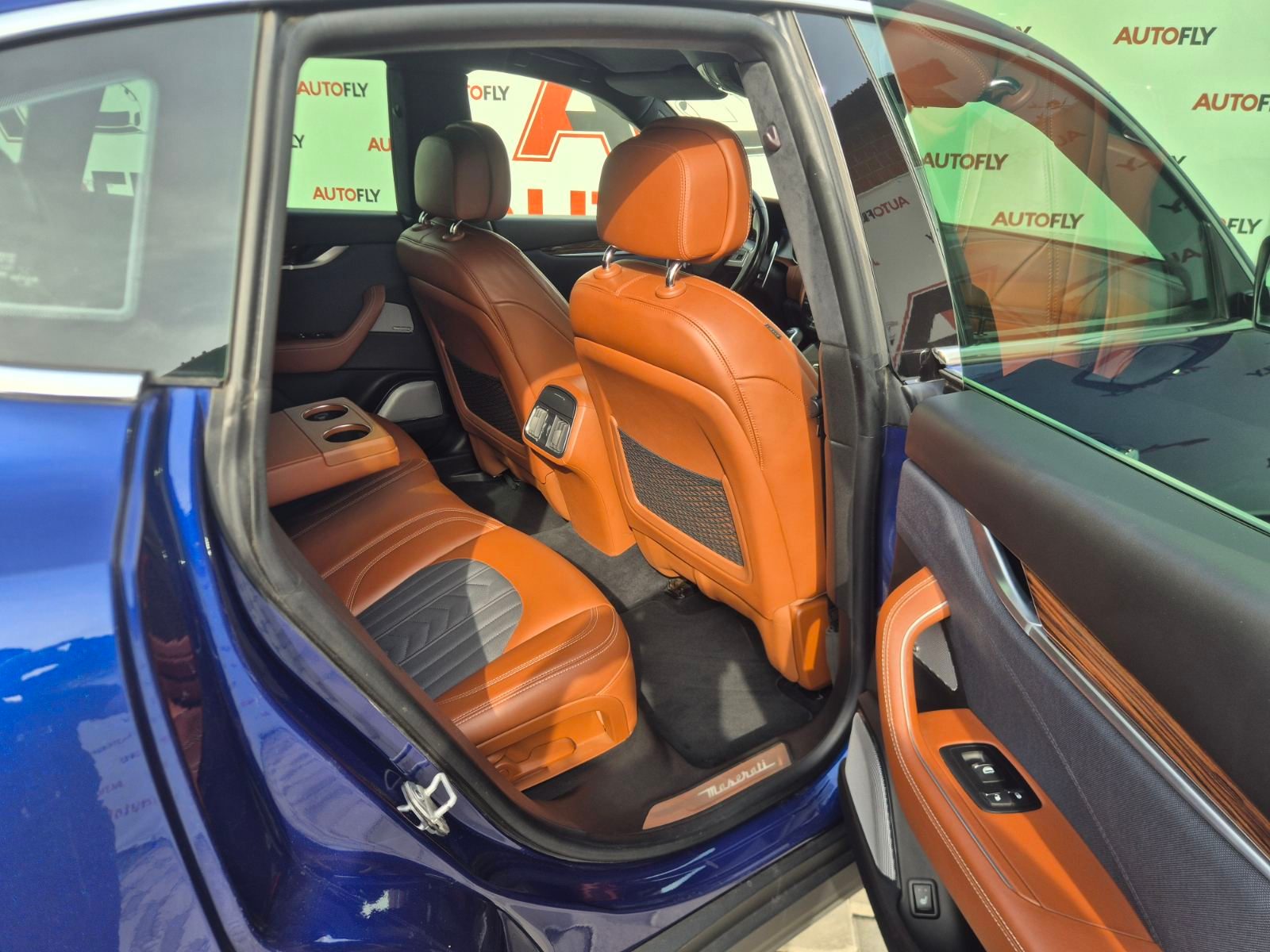 2016 Maserati Levante — fotografija 15