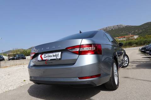 2021 Škoda Superb — sličica 19