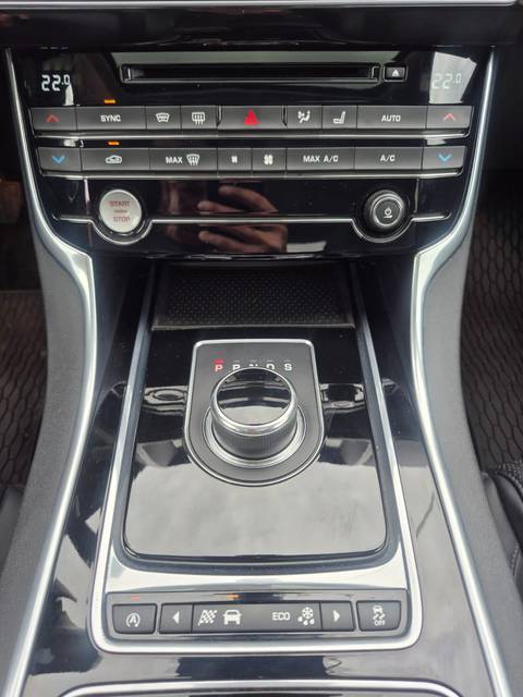 2018 Jaguar XE — sličica 16