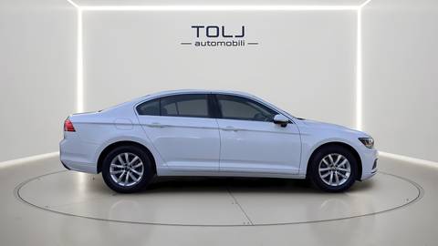 2022 Volkswagen Passat — sličica 5