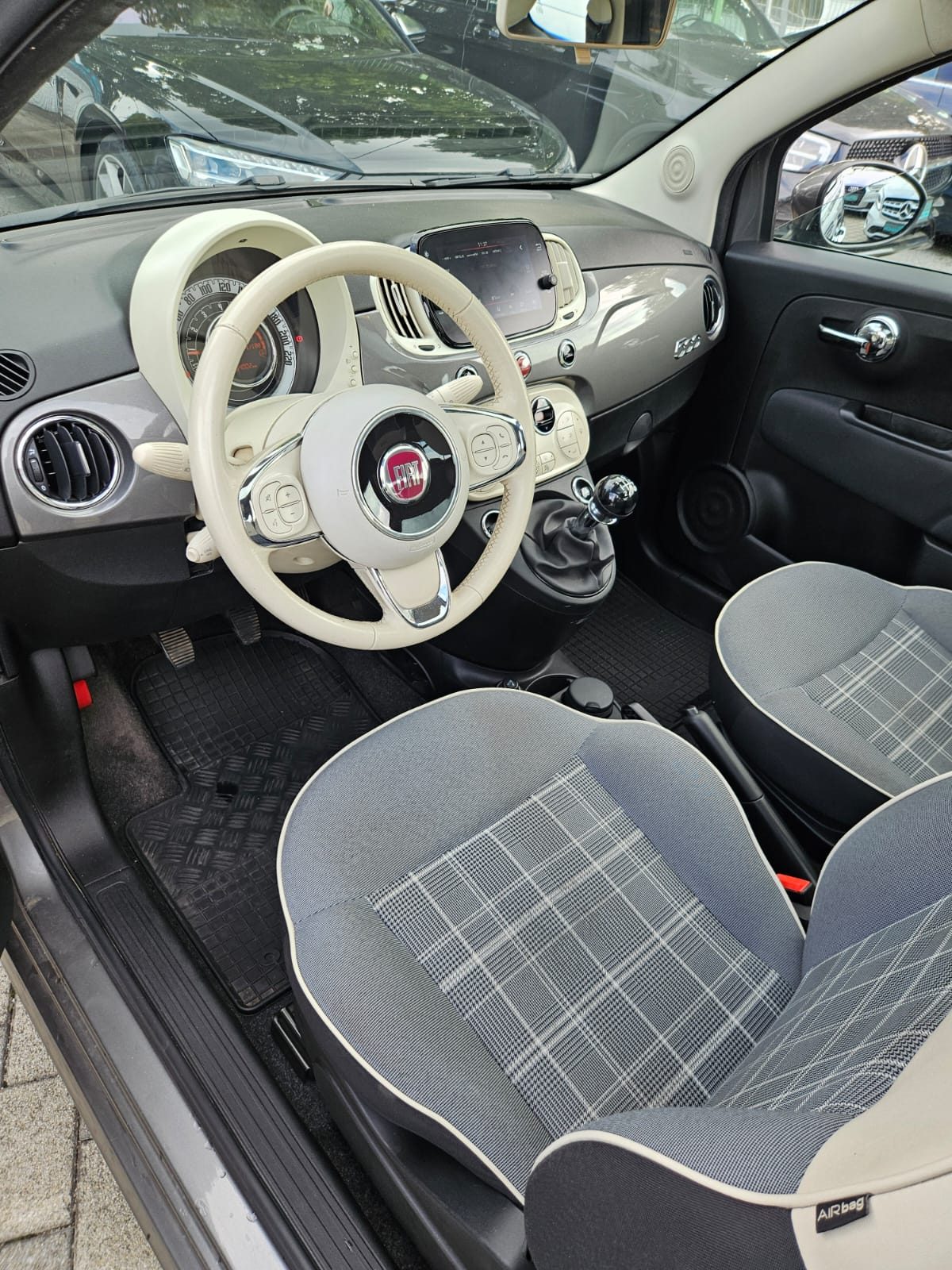 2019 Fiat 500 — fotografija 12