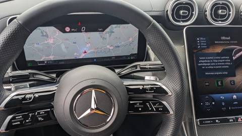 2025 Mercedes-Benz GLC — sličica 12