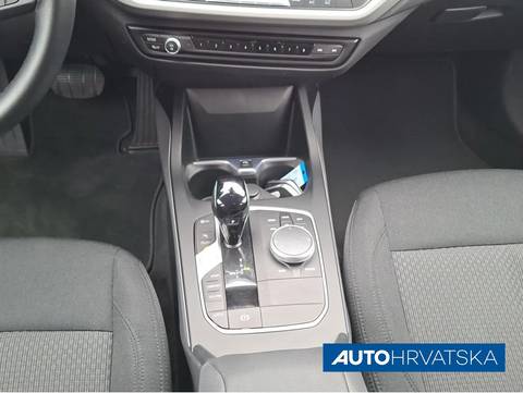 2021 BMW Serija 1 — sličica 12