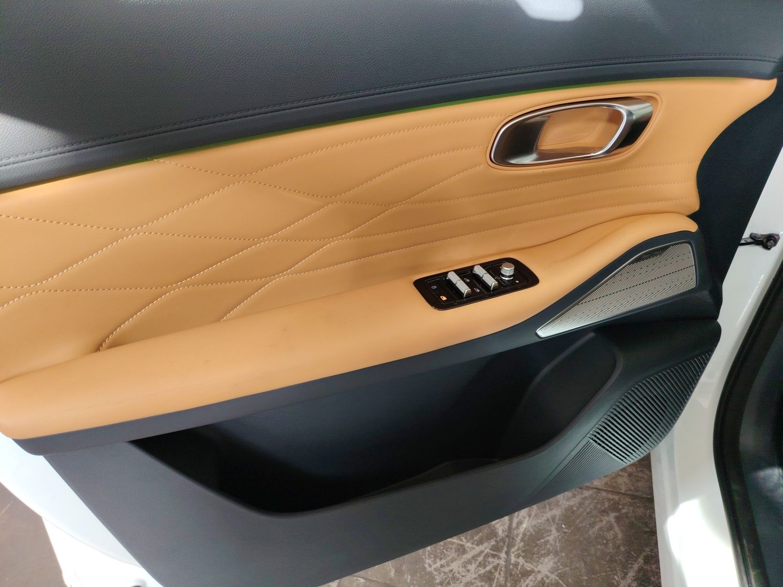2026 Geely Starray EM-i — fotografija 13