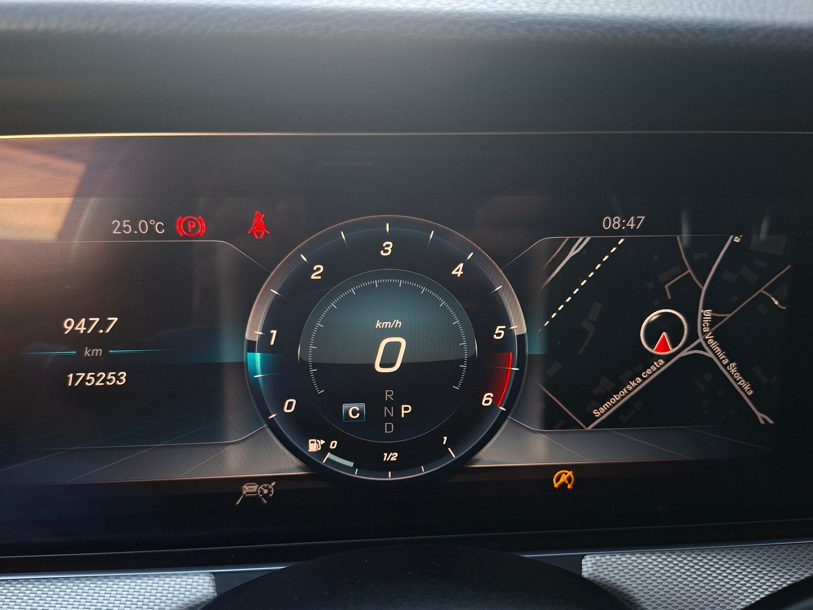 2019 Mercedes-Benz E-klasa — fotografija 14