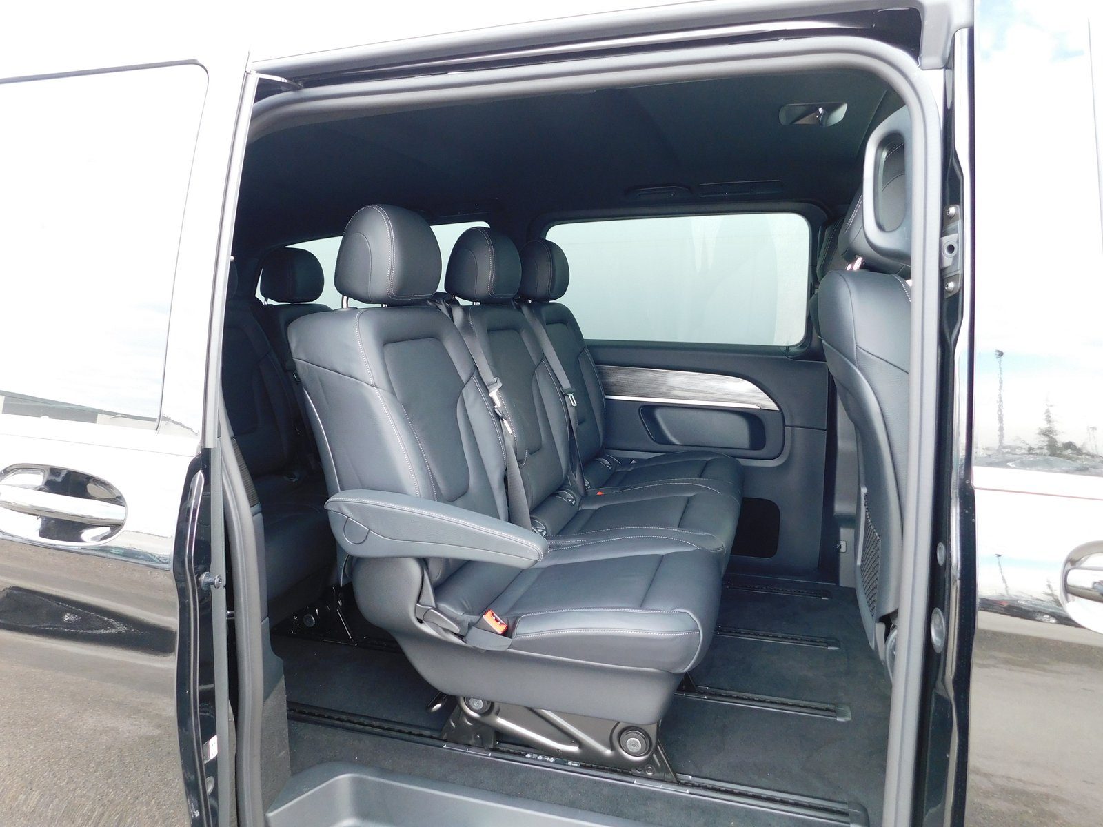 2023 Mercedes-Benz V-klasa — fotografija 14