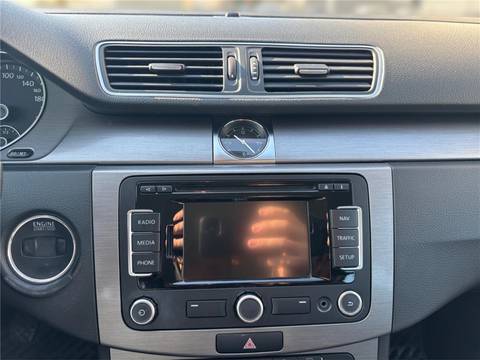 2011 Volkswagen Passat — sličica 9