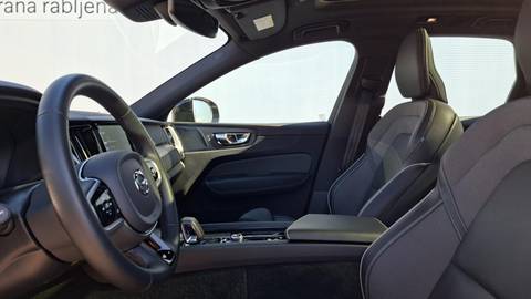 2022 Volvo XC60 — sličica 4